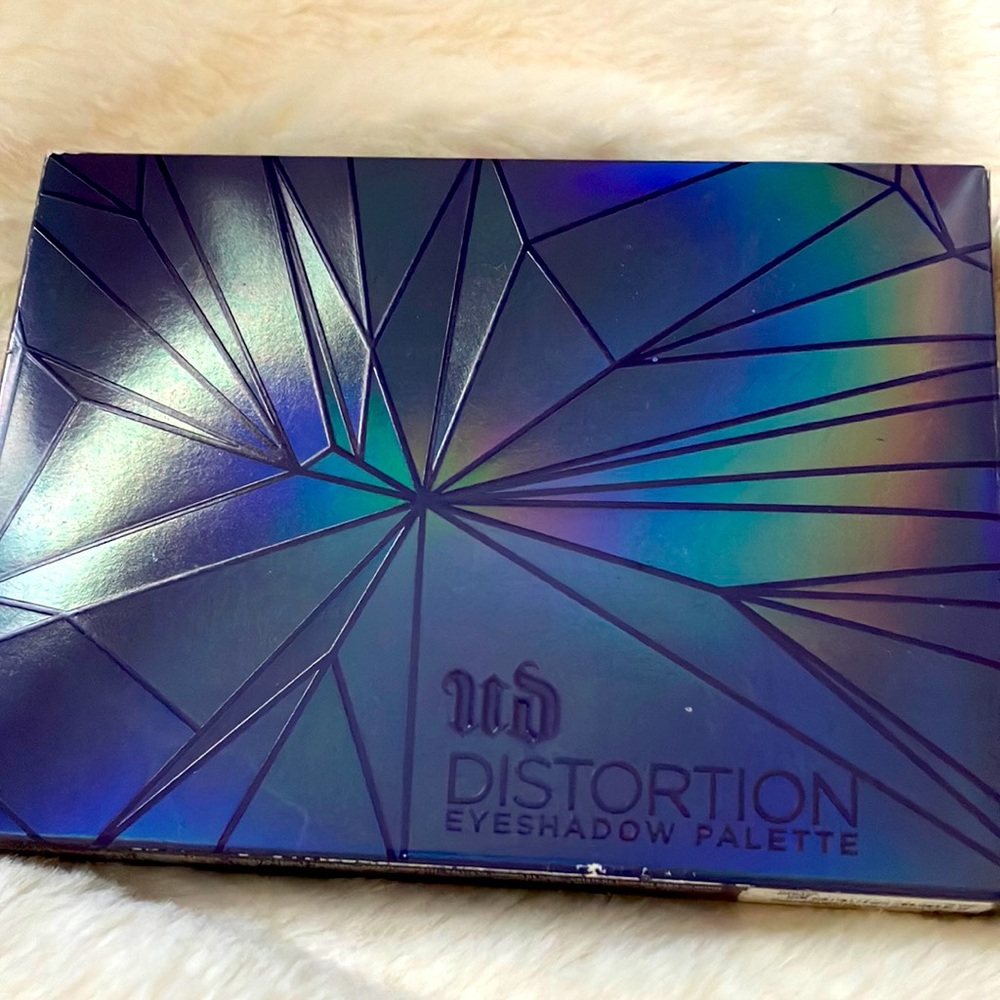Urban Decay eyeshadow palette